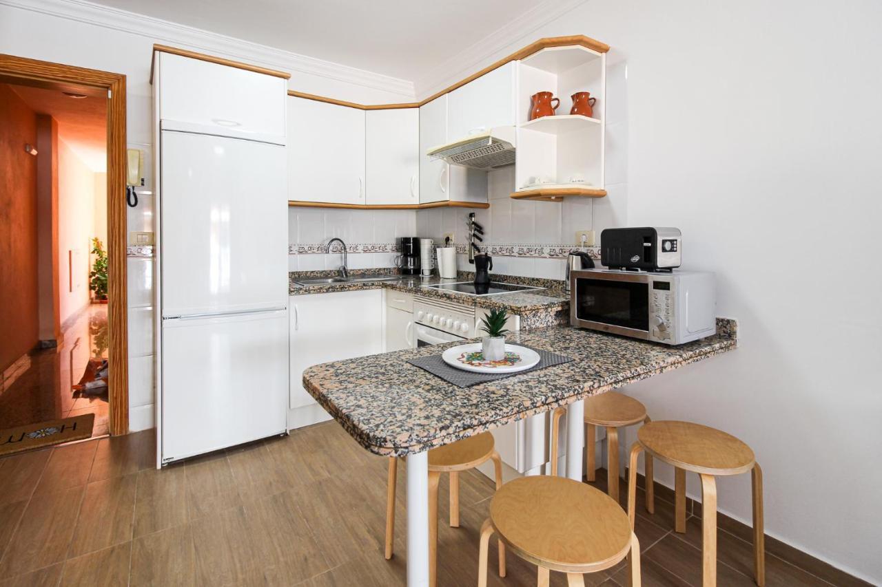 Beautiful Renovated Apartment With Air Conditioning Just Steps From The Sea In Playa San Juan Εξωτερικό φωτογραφία