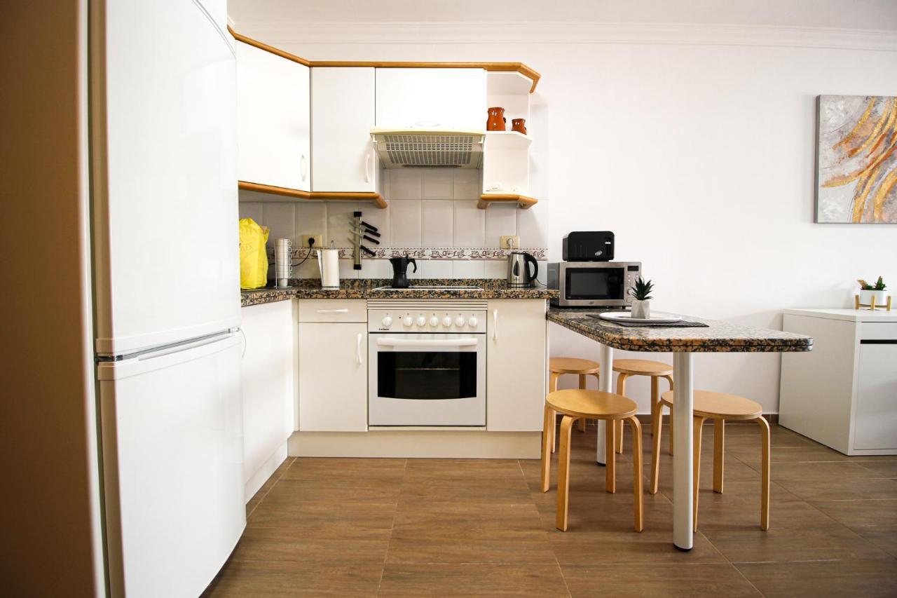 Beautiful Renovated Apartment With Air Conditioning Just Steps From The Sea In Playa San Juan Εξωτερικό φωτογραφία