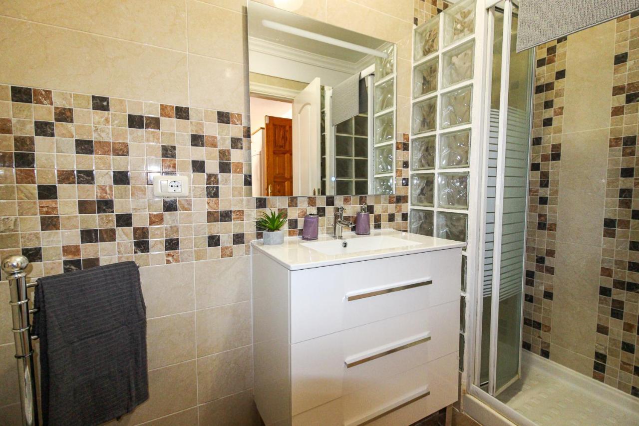Beautiful Renovated Apartment With Air Conditioning Just Steps From The Sea In Playa San Juan Εξωτερικό φωτογραφία
