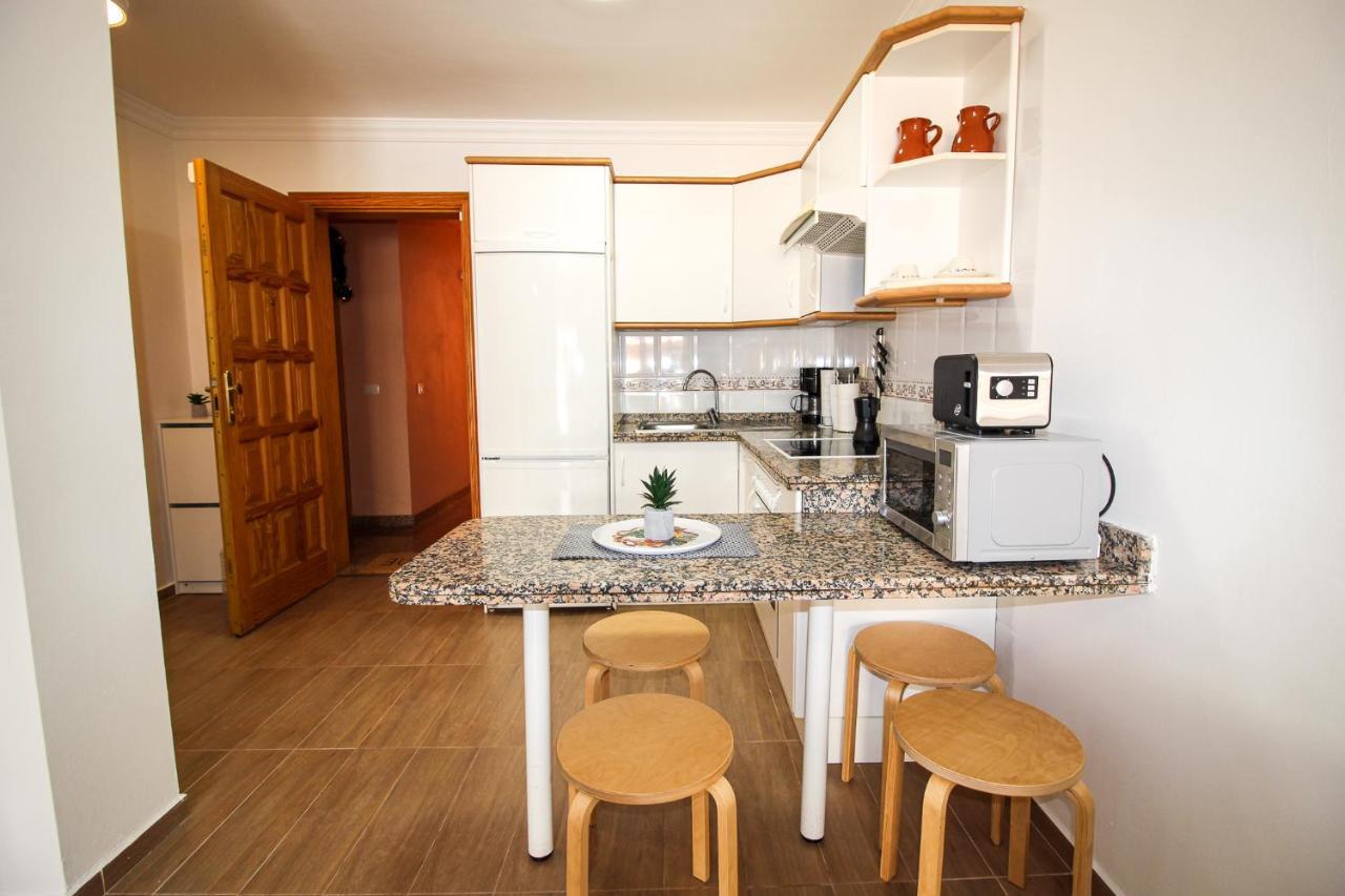 Beautiful Renovated Apartment With Air Conditioning Just Steps From The Sea In Playa San Juan Εξωτερικό φωτογραφία