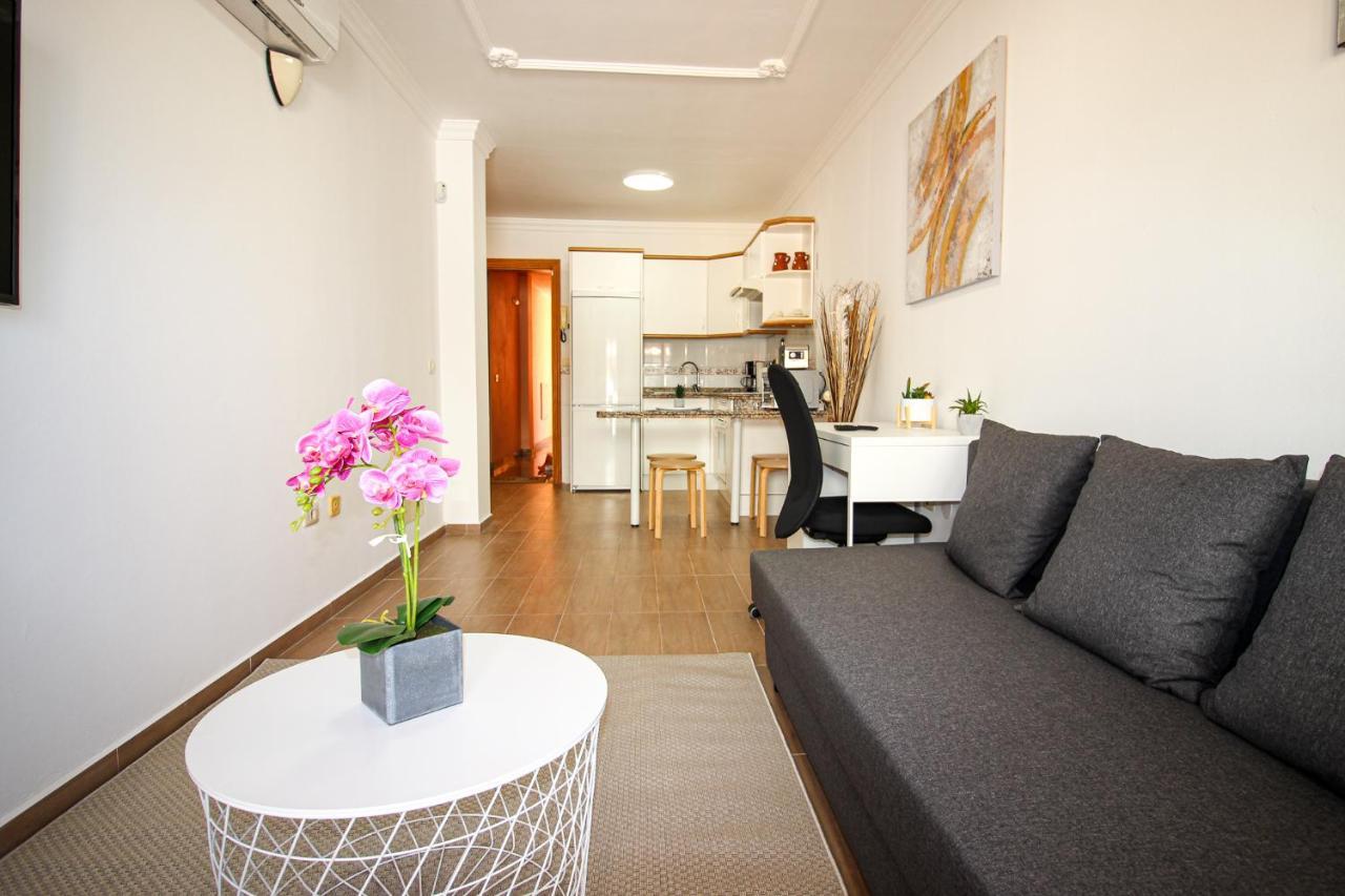 Beautiful Renovated Apartment With Air Conditioning Just Steps From The Sea In Playa San Juan Εξωτερικό φωτογραφία