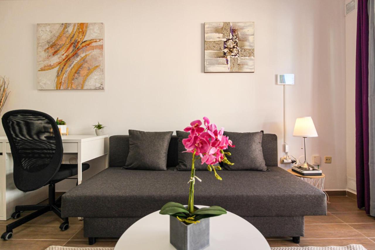 Beautiful Renovated Apartment With Air Conditioning Just Steps From The Sea In Playa San Juan Εξωτερικό φωτογραφία