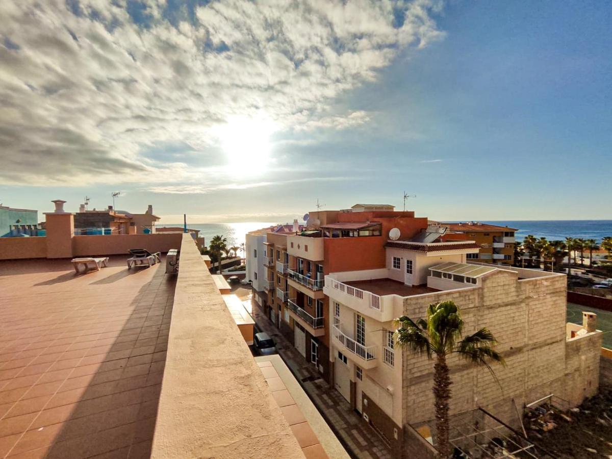 Beautiful Renovated Apartment With Air Conditioning Just Steps From The Sea In Playa San Juan Εξωτερικό φωτογραφία