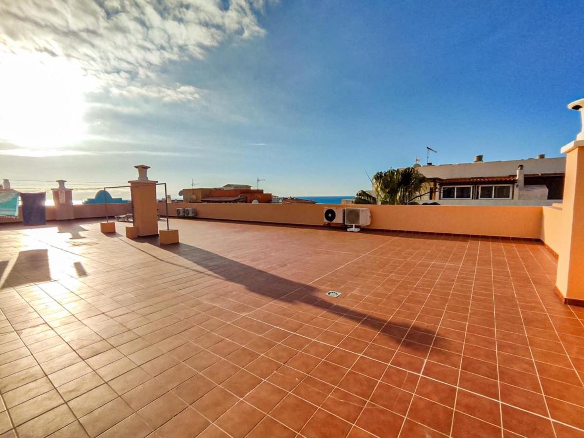 Beautiful Renovated Apartment With Air Conditioning Just Steps From The Sea In Playa San Juan Εξωτερικό φωτογραφία