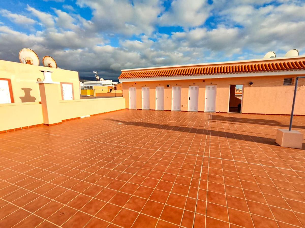 Beautiful Renovated Apartment With Air Conditioning Just Steps From The Sea In Playa San Juan Εξωτερικό φωτογραφία
